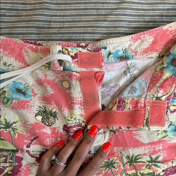 Old Navy Hawaiian Board Shorts Mens Pink Tropical Postcard Print Size 2 - Picture 3 of 10